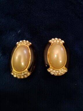 Elegant 80s Gold-Tone Black and Pearl Cabochon Clip-On Earrings